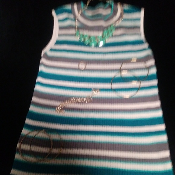 Crop Top - Picture 2 of 7